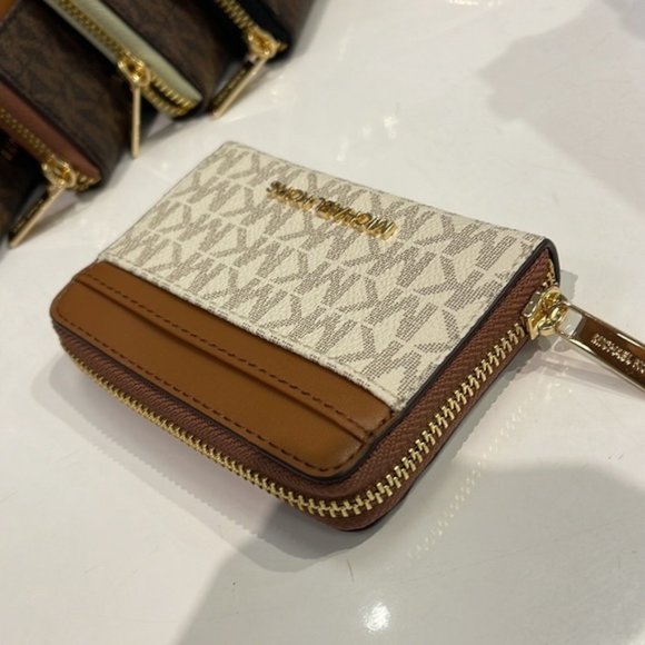 Michael Kors Jet Set Travel Medium Zip Around Card Case Vanilla - Picture 16 of 16